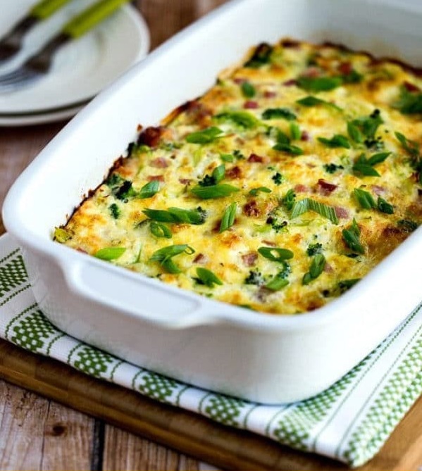 Low-Carb Broccoli, Ham, and Mozzarella Baked with Eggs