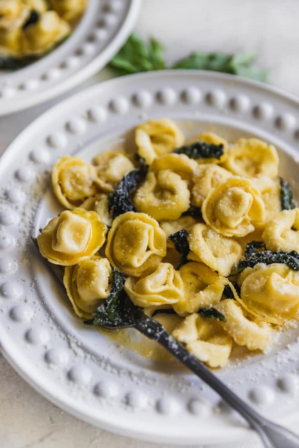 Cheese Tortellini in Garlic Butter Sauce - Vegetarian Pasta Recipes
