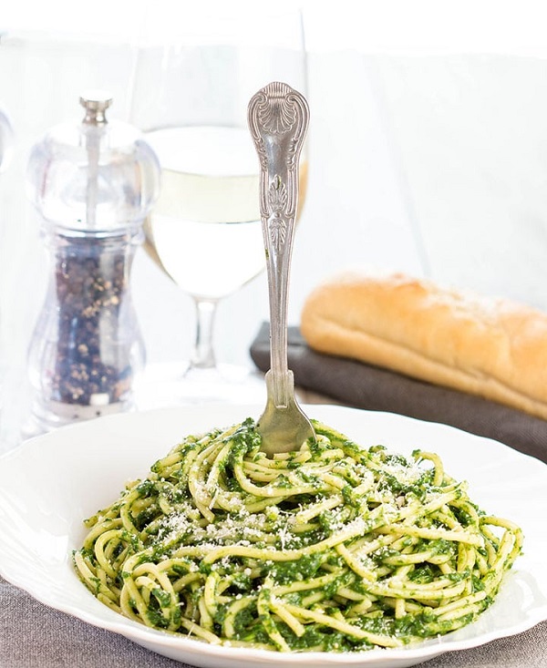 Spaghetti with Spinach Sauce