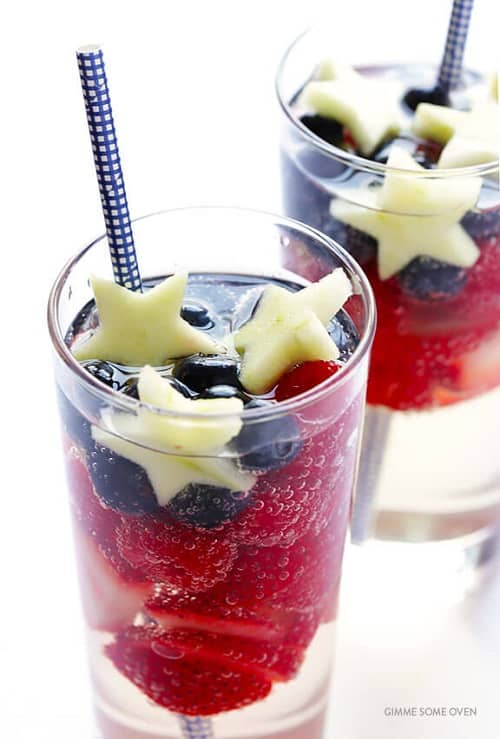 Sparkling Red, White and Blue Sangria | Alcoholic 4th of July Drinks