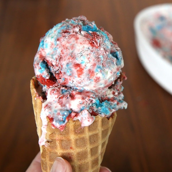 Red, white & blue no churn ice cream - Fourth of July Ice Cream Dessert Recipe - No Churn!